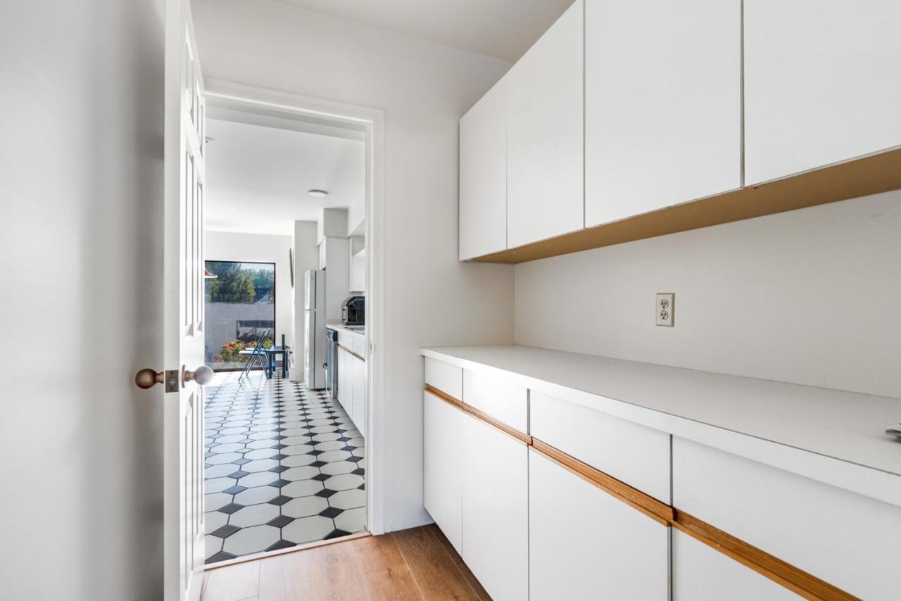 Sunny 1-Bedroom Private Rooms In Charming Vancouver Eksteriør billede