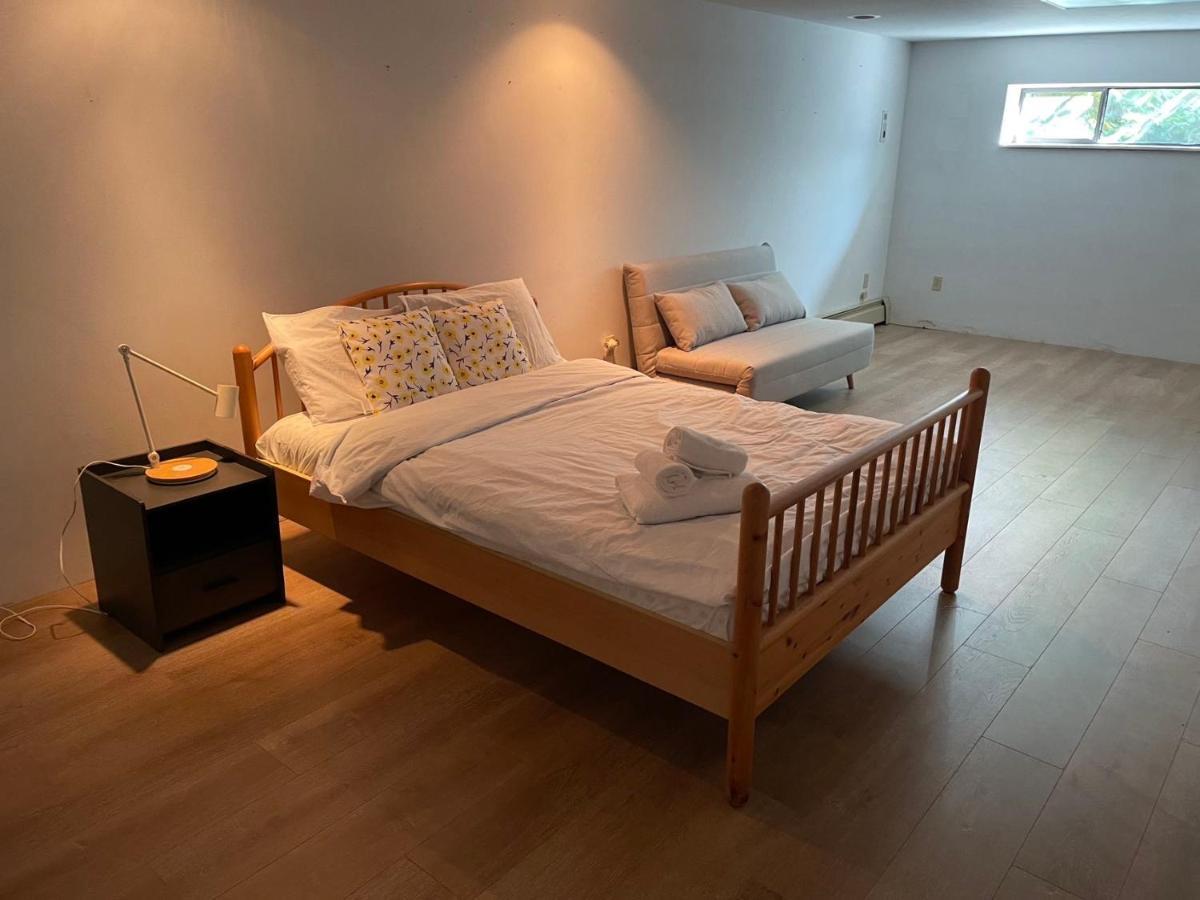 Sunny 1-Bedroom Private Rooms In Charming Vancouver Eksteriør billede